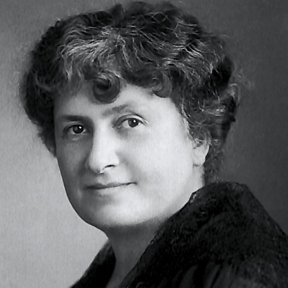 Maria Montessori surrounded by cildren
